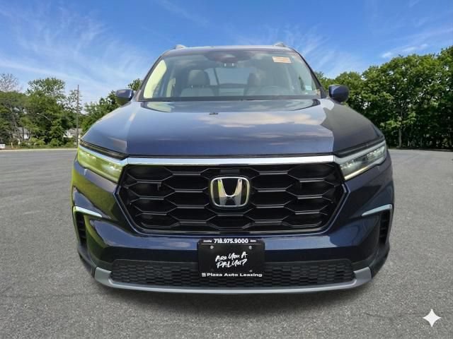 Used 2023 Honda Pilot Touring image 3