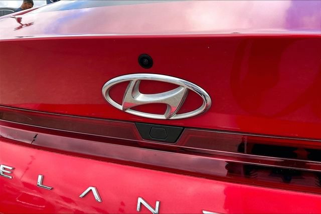 Certified 2021 Hyundai Elantra SEL FWD image 17
