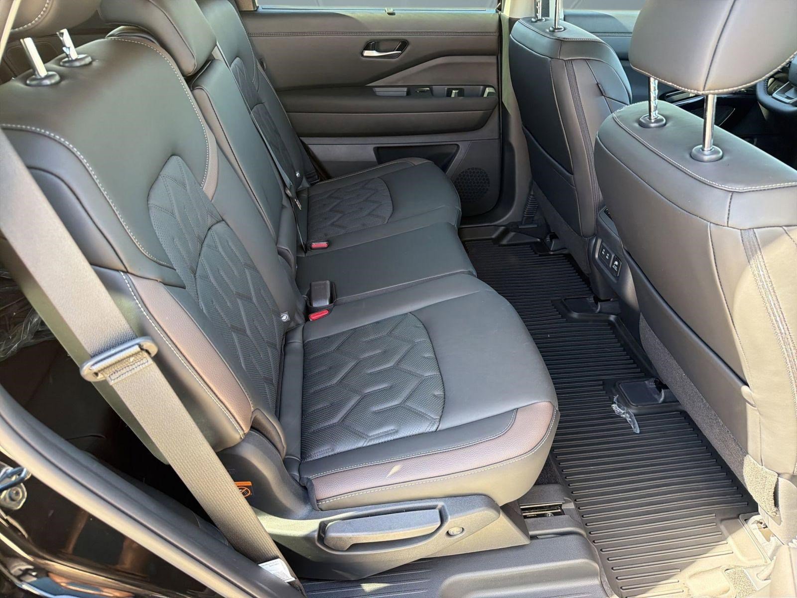 New 2026 Nissan Pathfinder Platinum image 29