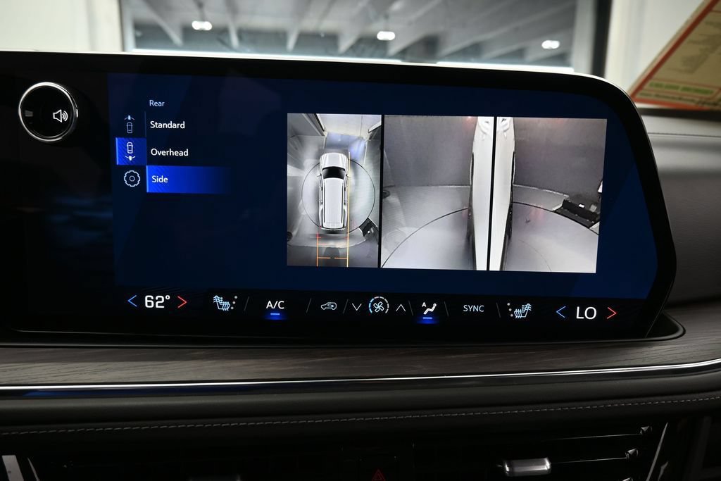 Used 2025 Chevrolet Suburban LT RWD image 24