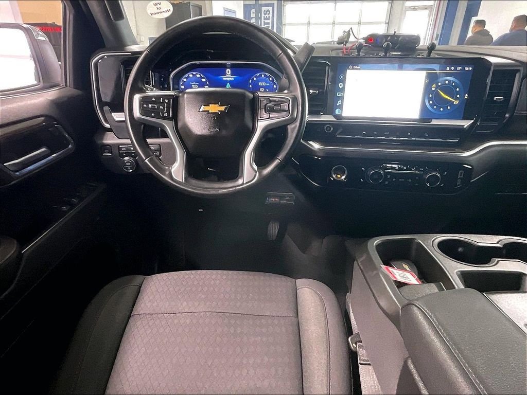 Used 2023 Chevrolet Silverado 1500 LT AWD/4WD image 17
