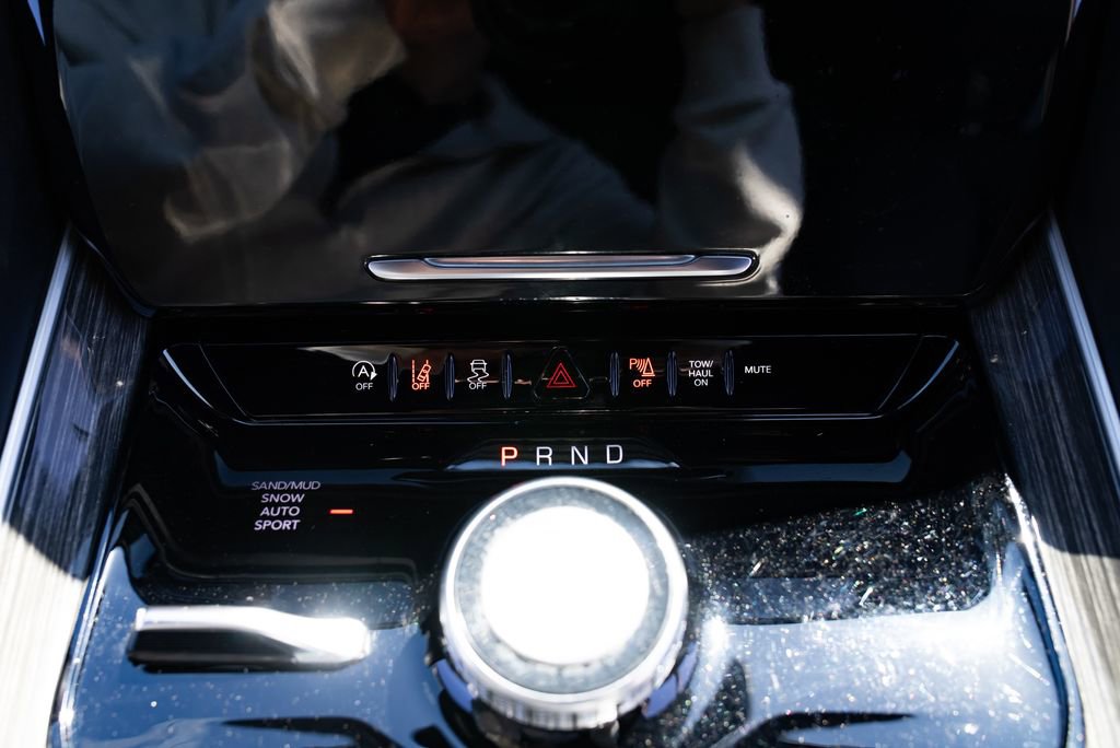 Used 2022 Jeep Wagoneer Series II AWD/4WD image 18