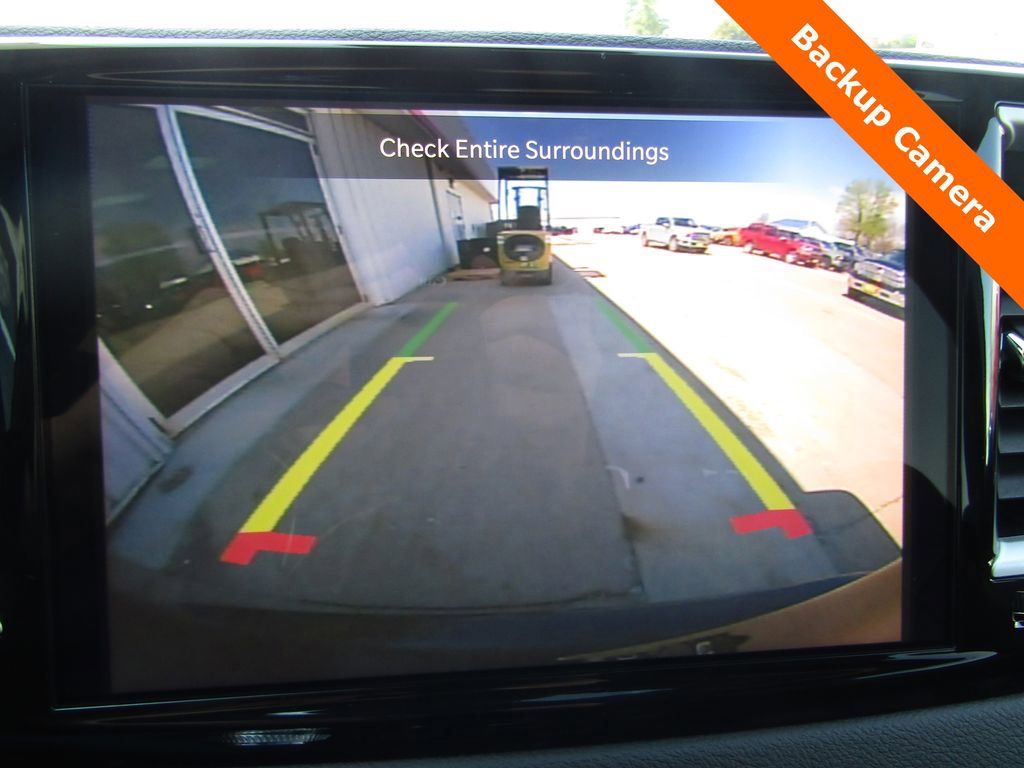 Used 2025 Chrysler Pacifica Select FWD image 16
