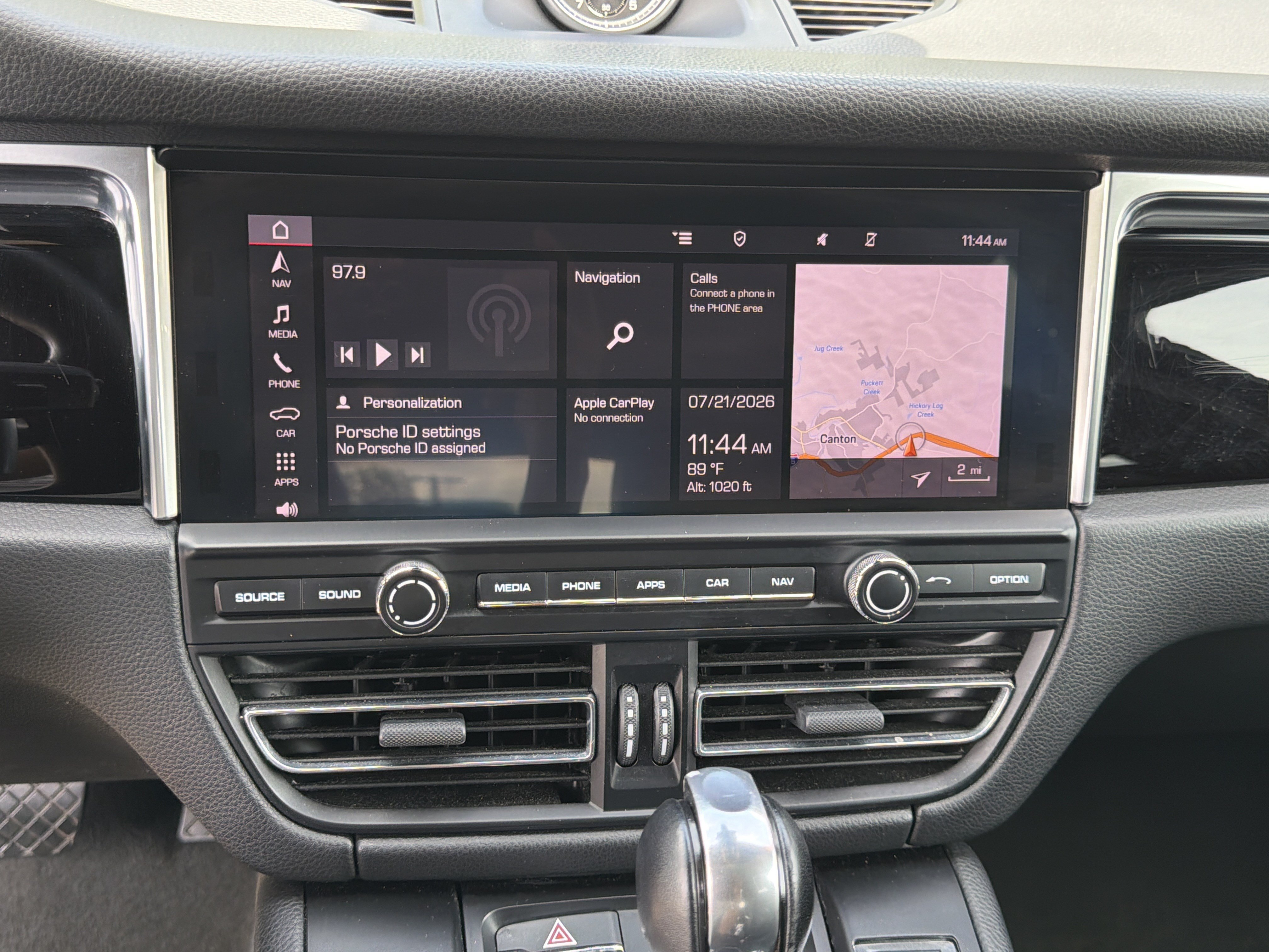 Used 2020 Porsche Macan AWD/4WD image 29