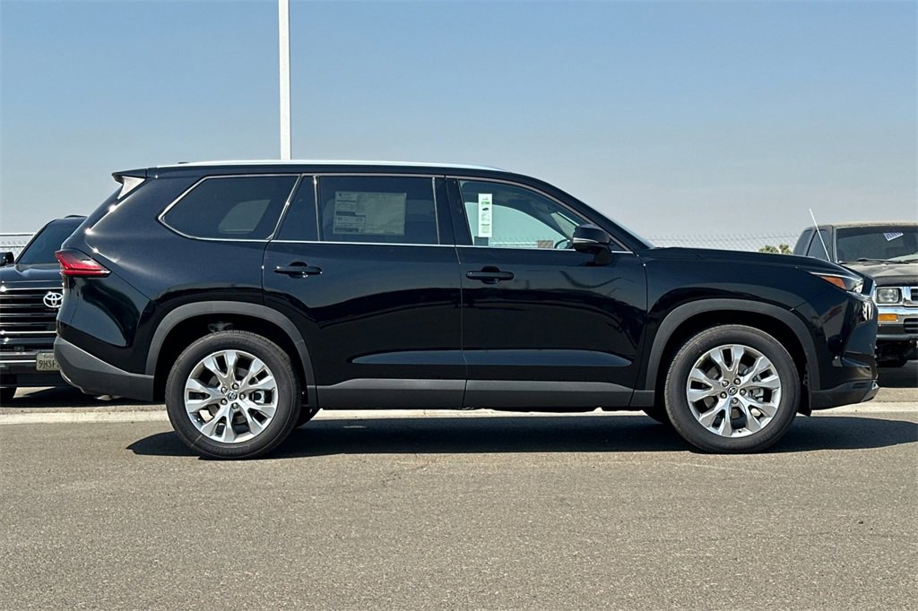 New 2025 Toyota Grand Highlander AWD image 3