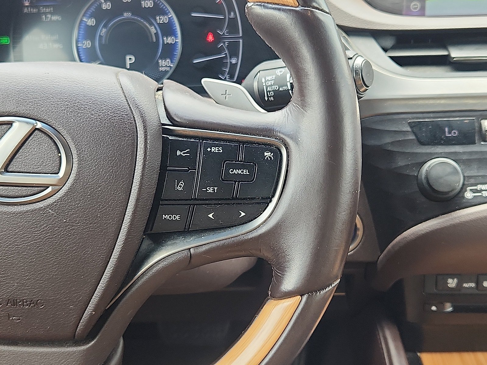 Used 2019 Lexus ES 300h FWD image 16