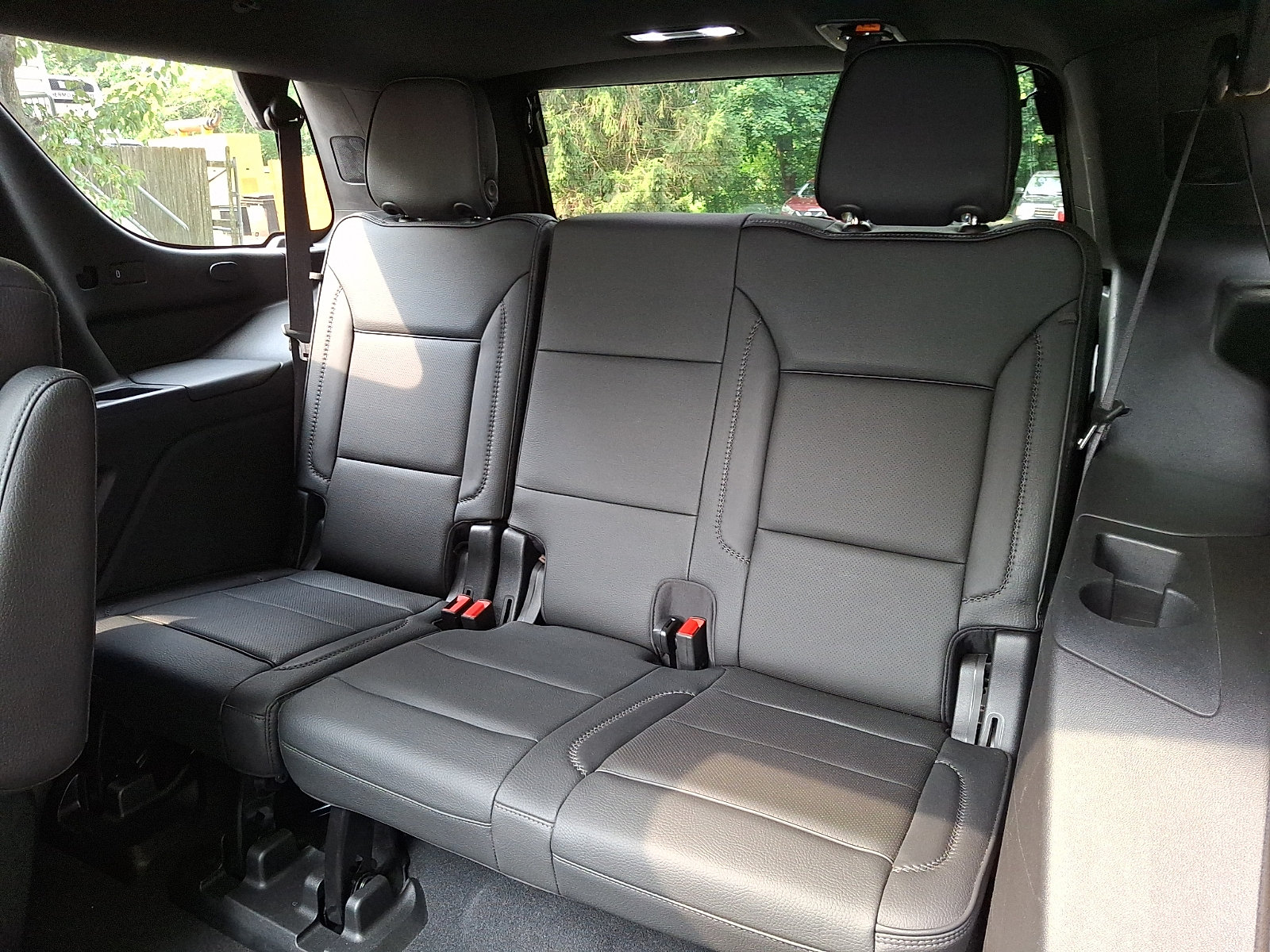 Used 2021 GMC Yukon Denali w/ Denali Premium Package AWD/4WD image 10