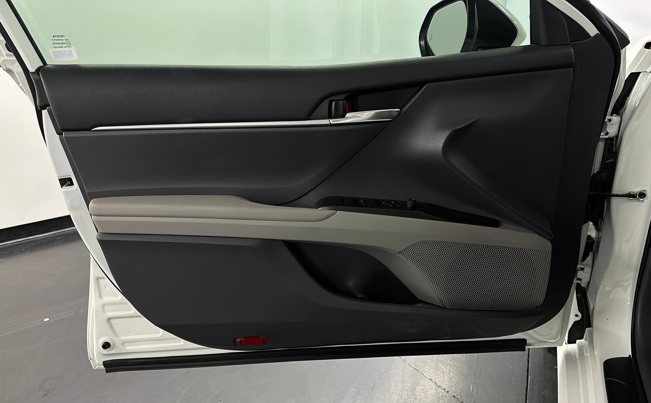 Used 2023 Toyota Camry LE image 20