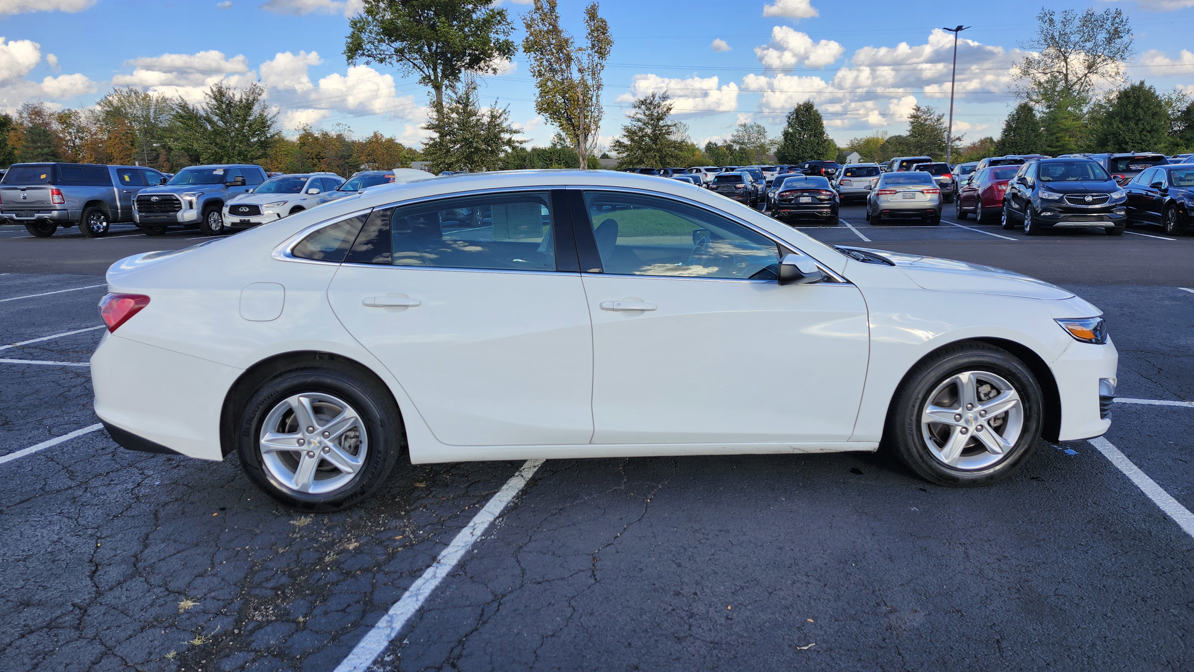 Used 2022 Chevrolet Malibu LT image 11