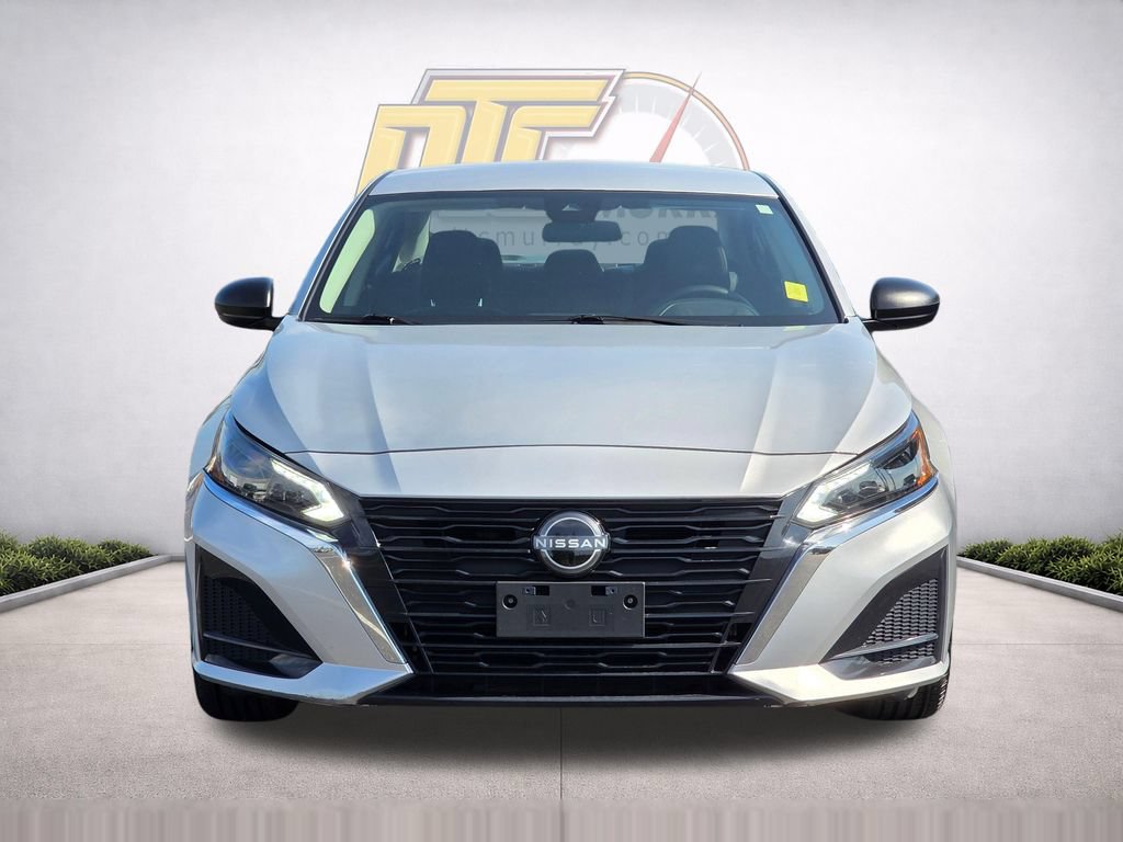 Used 2024 Nissan Altima 2.5 S FWD image 3