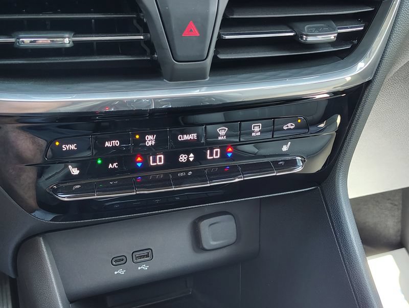 Certified 2024 Buick Encore GX Avenir AWD/4WD image 35