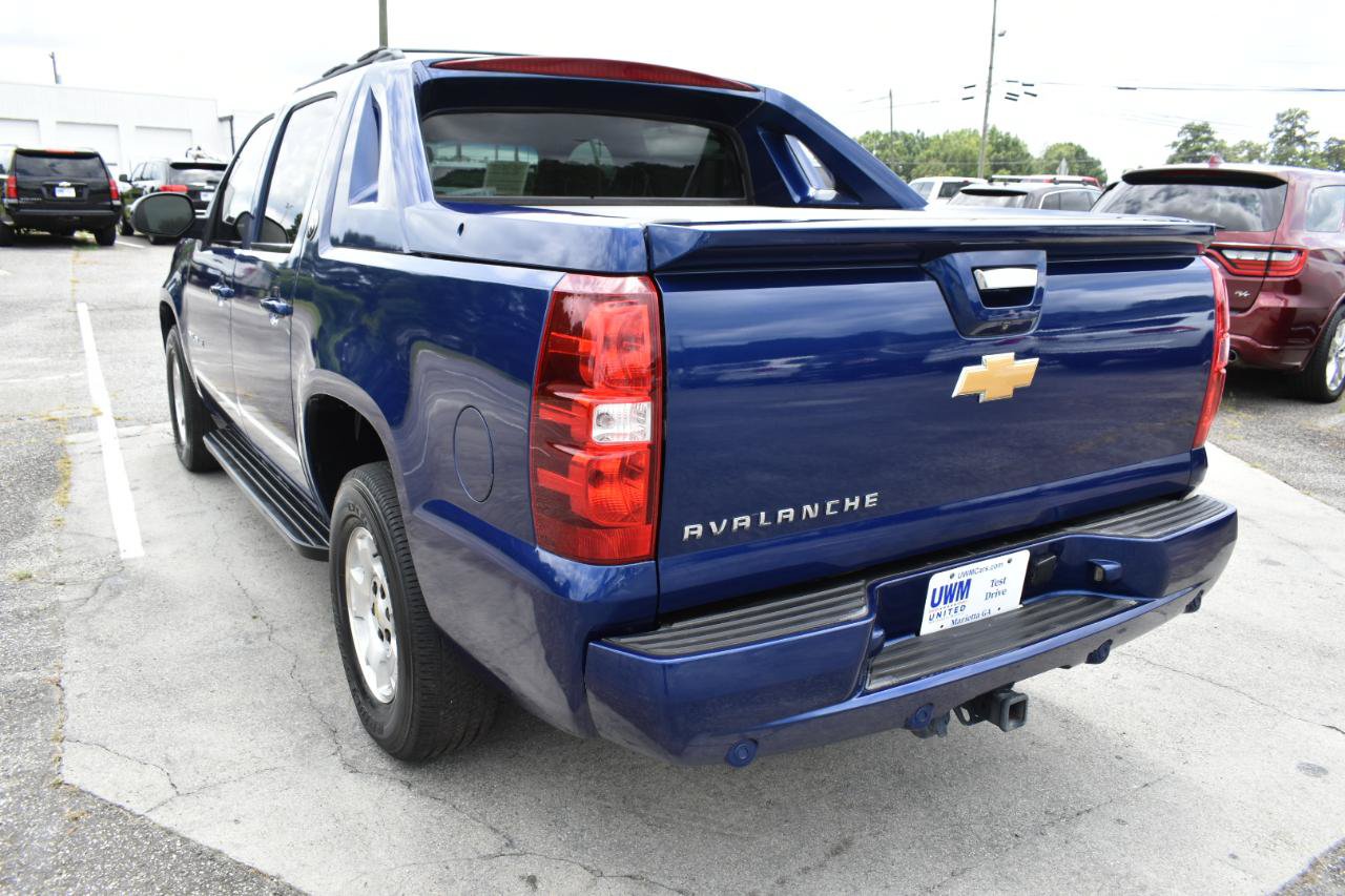 Used 2013 Chevrolet Avalanche LS RWD image 8