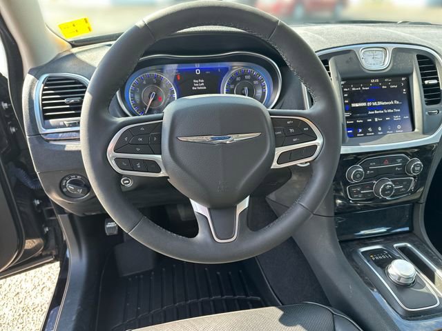 Used 2023 Chrysler 300 Touring L w/ Comfort Group image 13