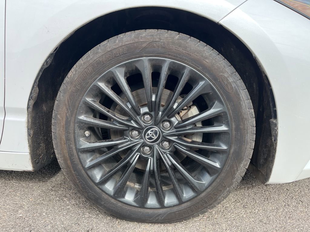 Used 2019 Toyota Avalon XSE w/ All Weather Liner Package image 18