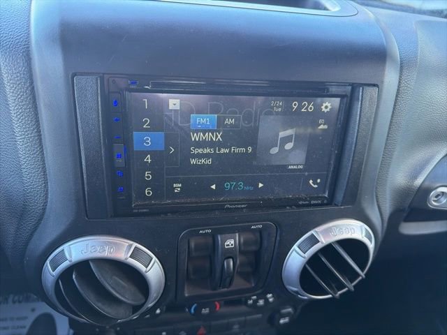 Used 2014 Jeep Wrangler Unlimited Sahara w/ Max Tow Package AWD/4WD image 30
