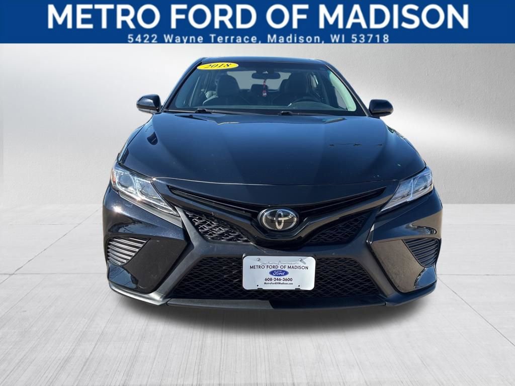 Used 2018 Toyota Camry SE w/ Moonroof Package image 3