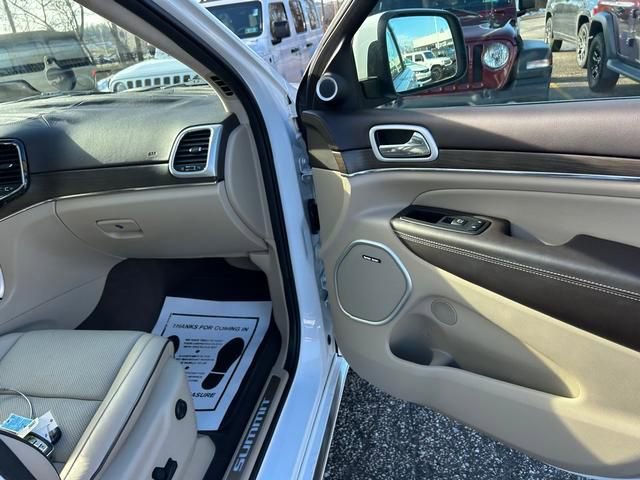 Used 2020 Jeep Grand Cherokee Summit w/ Platinum Series Group AWD/4WD image 29