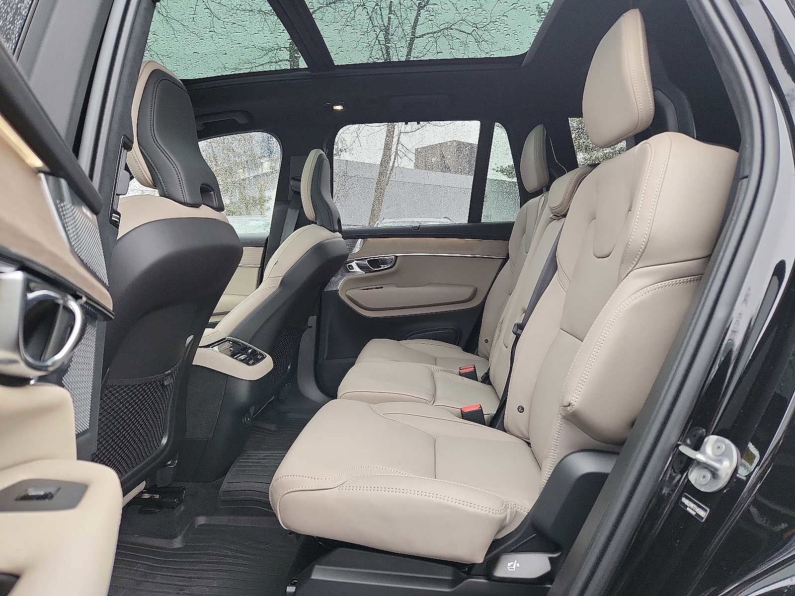 Used 2026 Volvo XC90 B6 Ultra w/ Lounge Package image 10