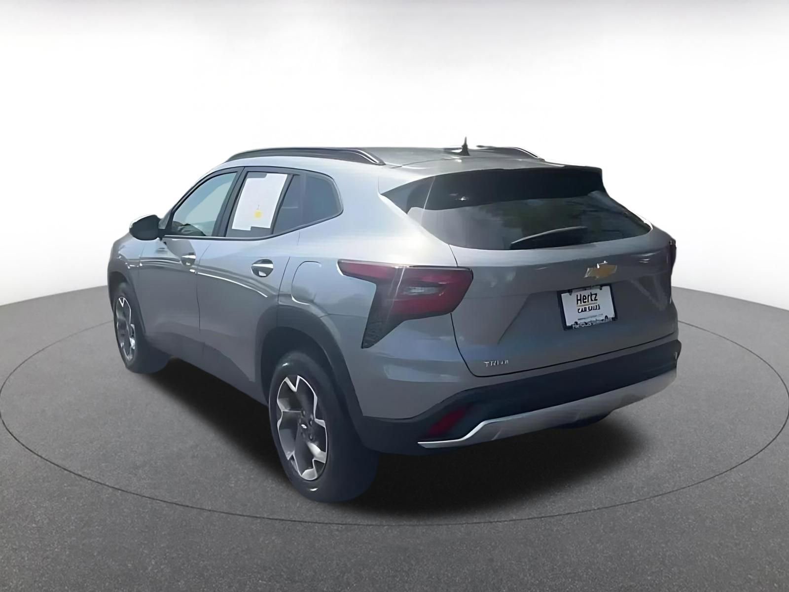 Used 2025 Chevrolet Trax LT w/ LT Convenience Package FWD image 11