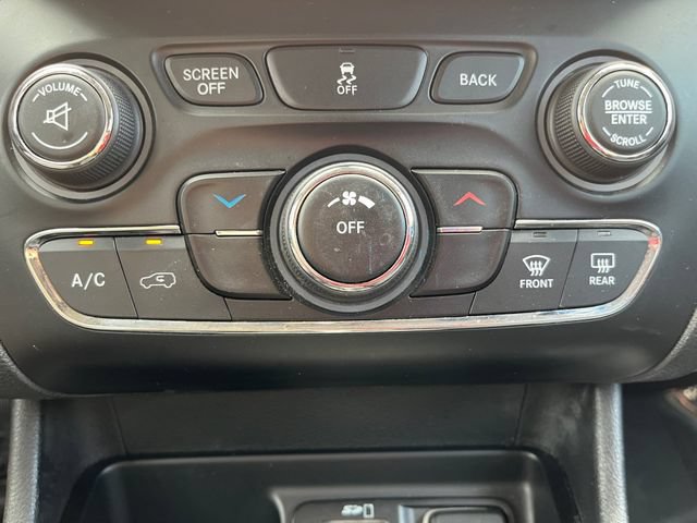 Used 2016 Jeep Cherokee Latitude FWD image 4