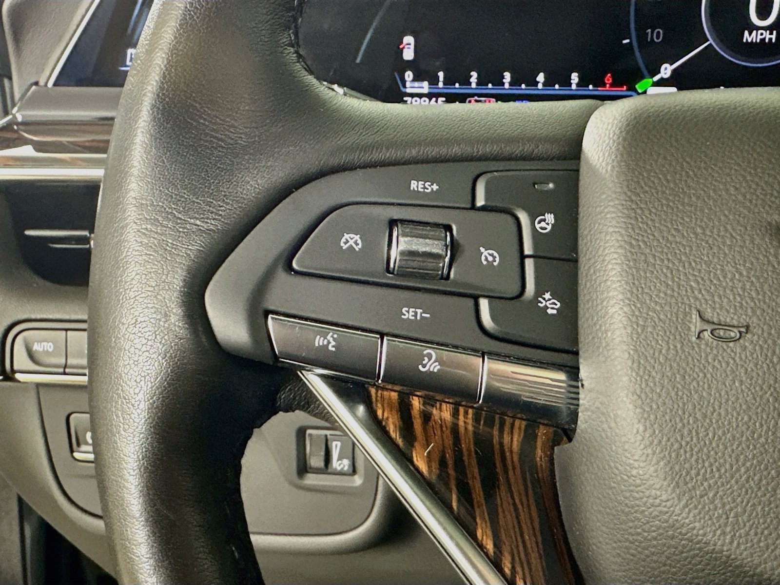 Used 2023 Cadillac Escalade Premium Luxury w/ LPO, Radiant Package AWD/4WD image 18