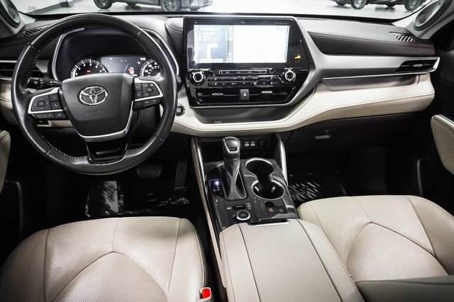 Used 2022 Toyota Highlander Limited AWD/4WD image 17