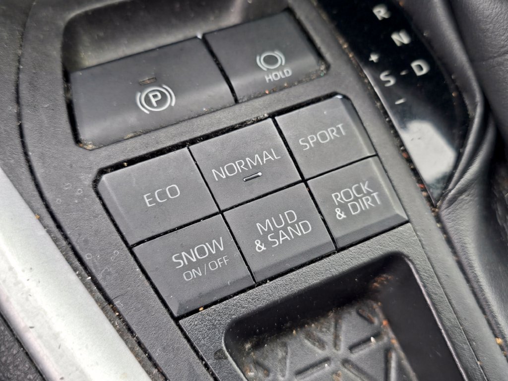 Certified 2022 Toyota RAV4 XLE w/ XLE Grade Weather Package AWD/4WD image 20