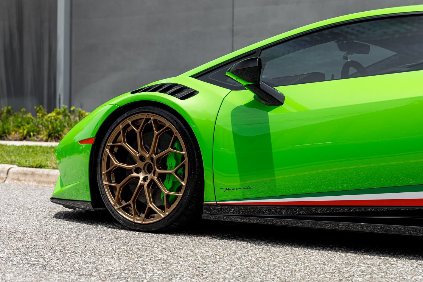 Used 2018 Lamborghini Huracan Performante AWD/4WD image 33