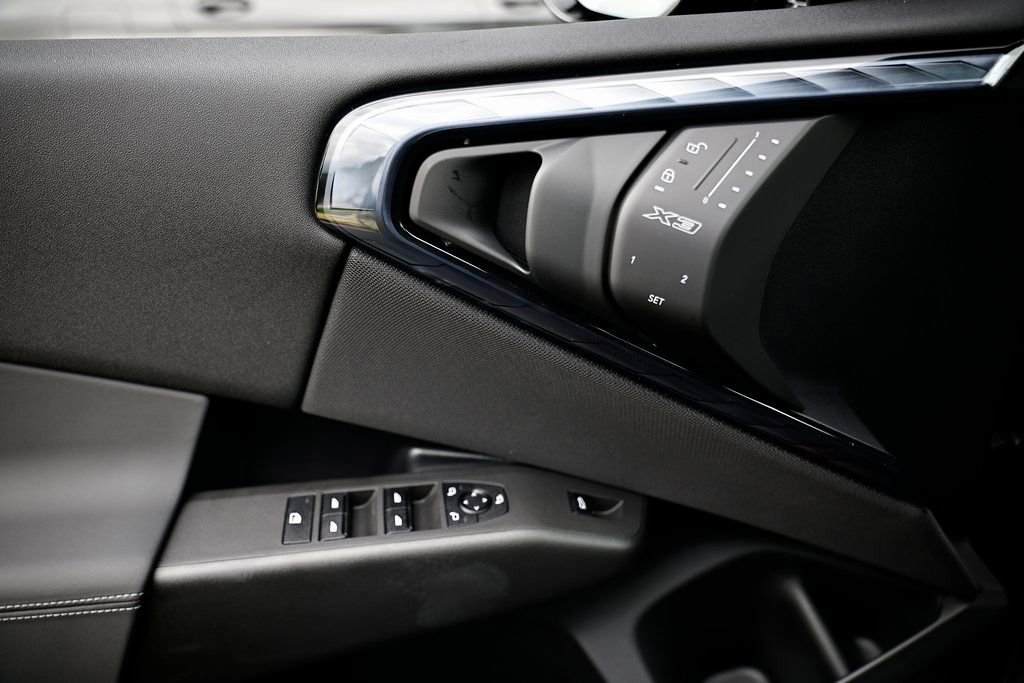 Used 2025 BMW X3 xDrive30i w/ M Sport Package image 15