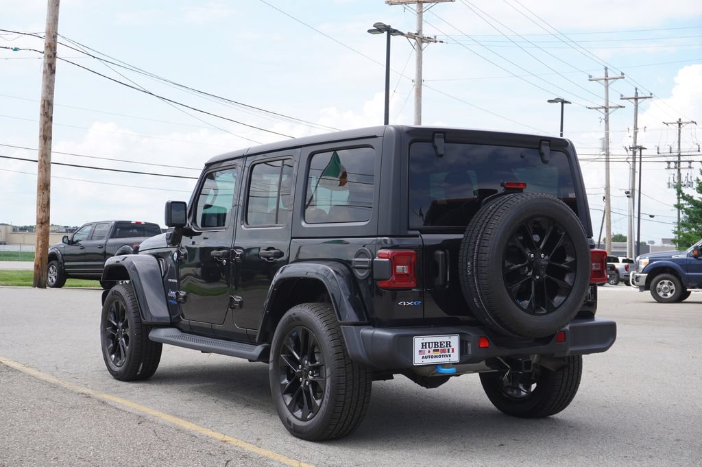 Used 2022 Jeep Wrangler Unlimited Sahara w/ Cold Weather Group AWD/4WD image 5