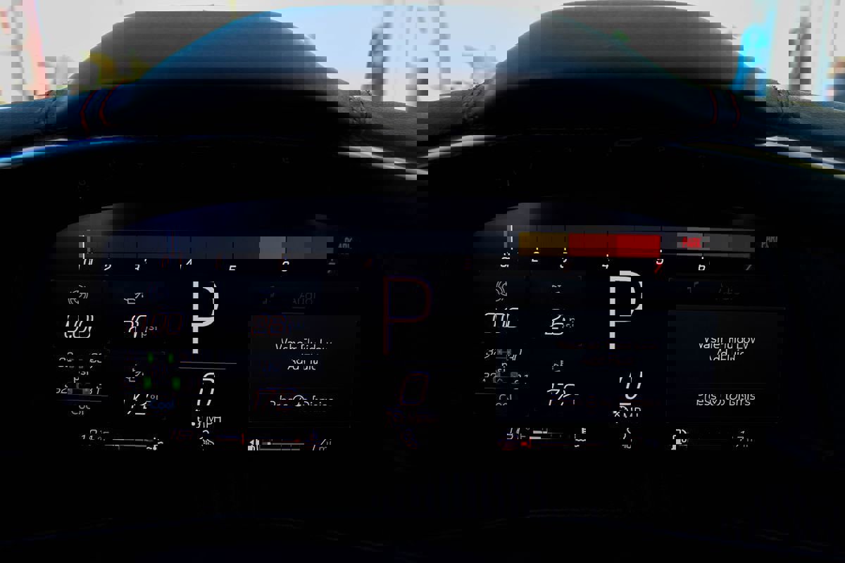 Used 2020 Chevrolet Corvette Stingray Premium Cpe w/ 3LT Preferred Equipment Group image 32