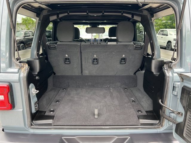 Certified 2025 Jeep Wrangler Unlimited Sahara w/ Safety Group AWD/4WD image 18