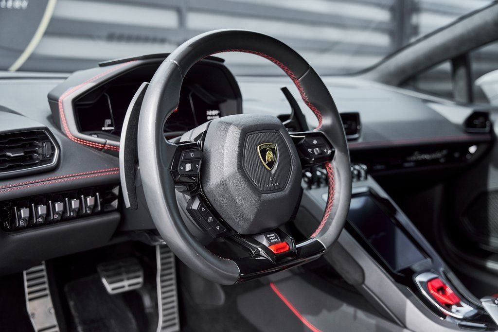 Used 2020 Lamborghini Huracan EVO image 38