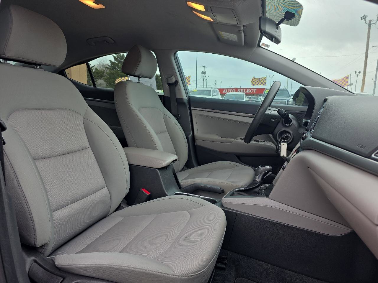 Used 2017 Hyundai Elantra SE image 21