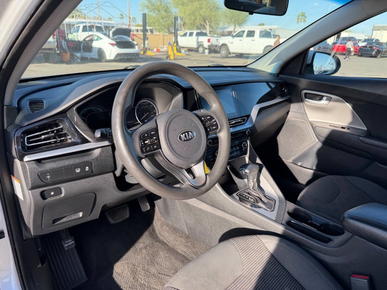 Used 2020 Kia Niro LX image 16