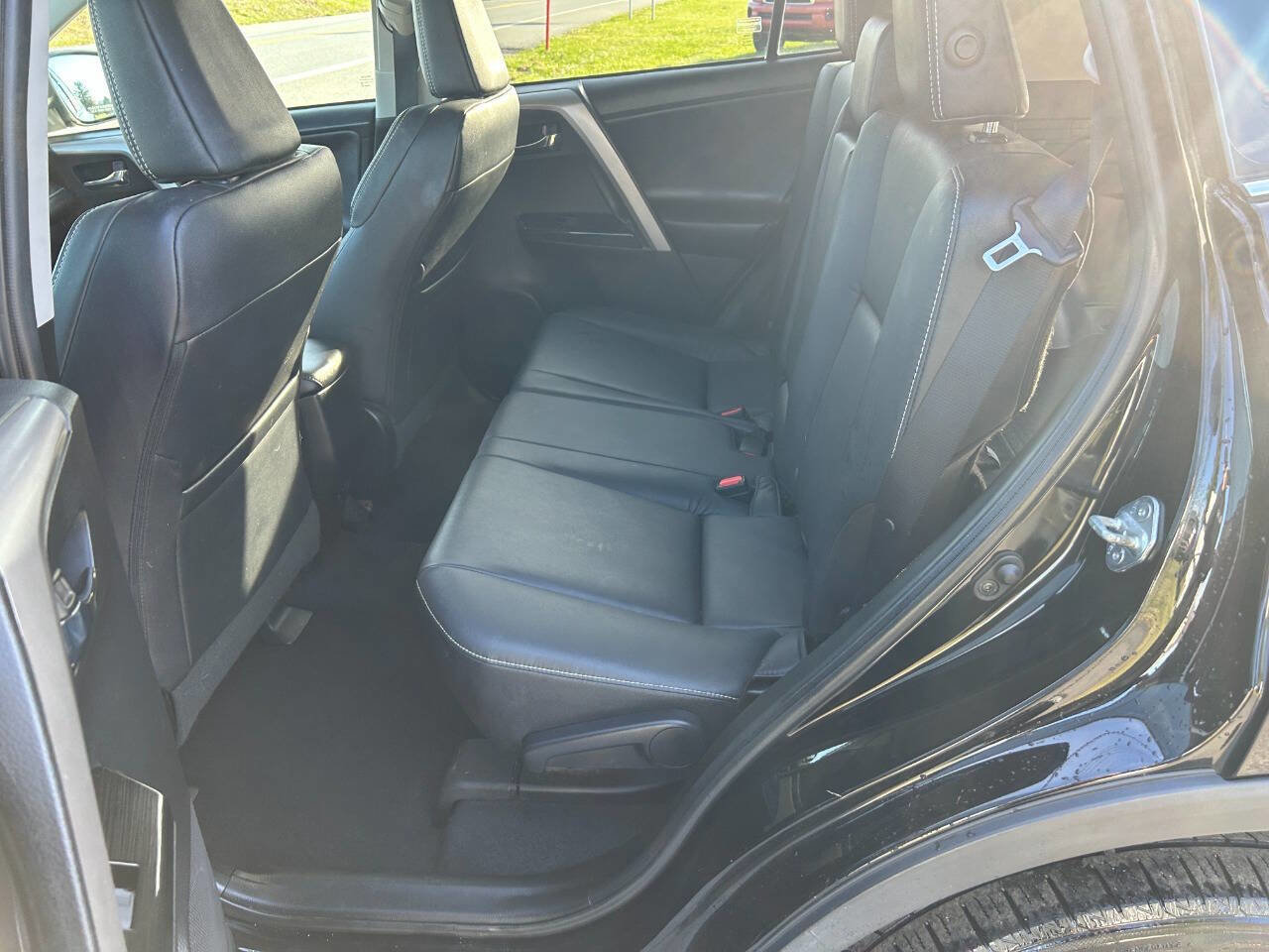 Used 2016 Toyota RAV4 Limited image 13