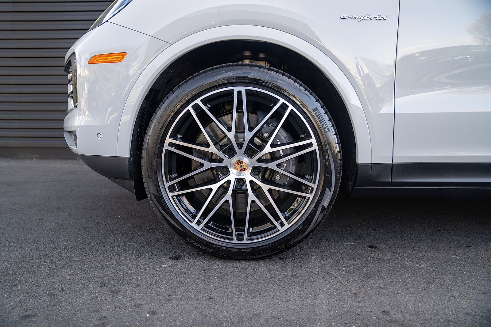 Certified 2025 Porsche Cayenne E-Hybrid Coupe AWD/4WD image 24