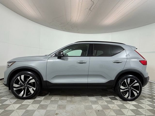 Used 2024 Volvo XC40 B5 Ultimate w/ Protection Package Premier AWD/4WD image 4