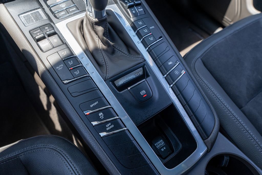 Used 2019 Porsche Macan AWD/4WD image 40