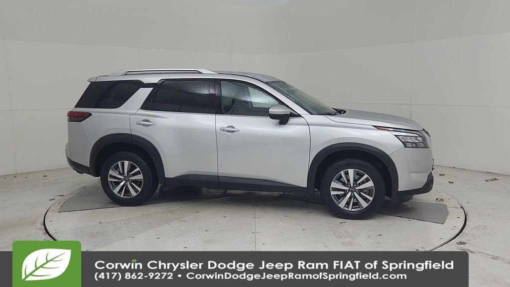 Used 2025 Nissan Pathfinder SL image 17