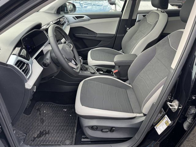 Used 2025 Volkswagen Taos SE w/ Panoramic Sunroof Package AWD/4WD image 26