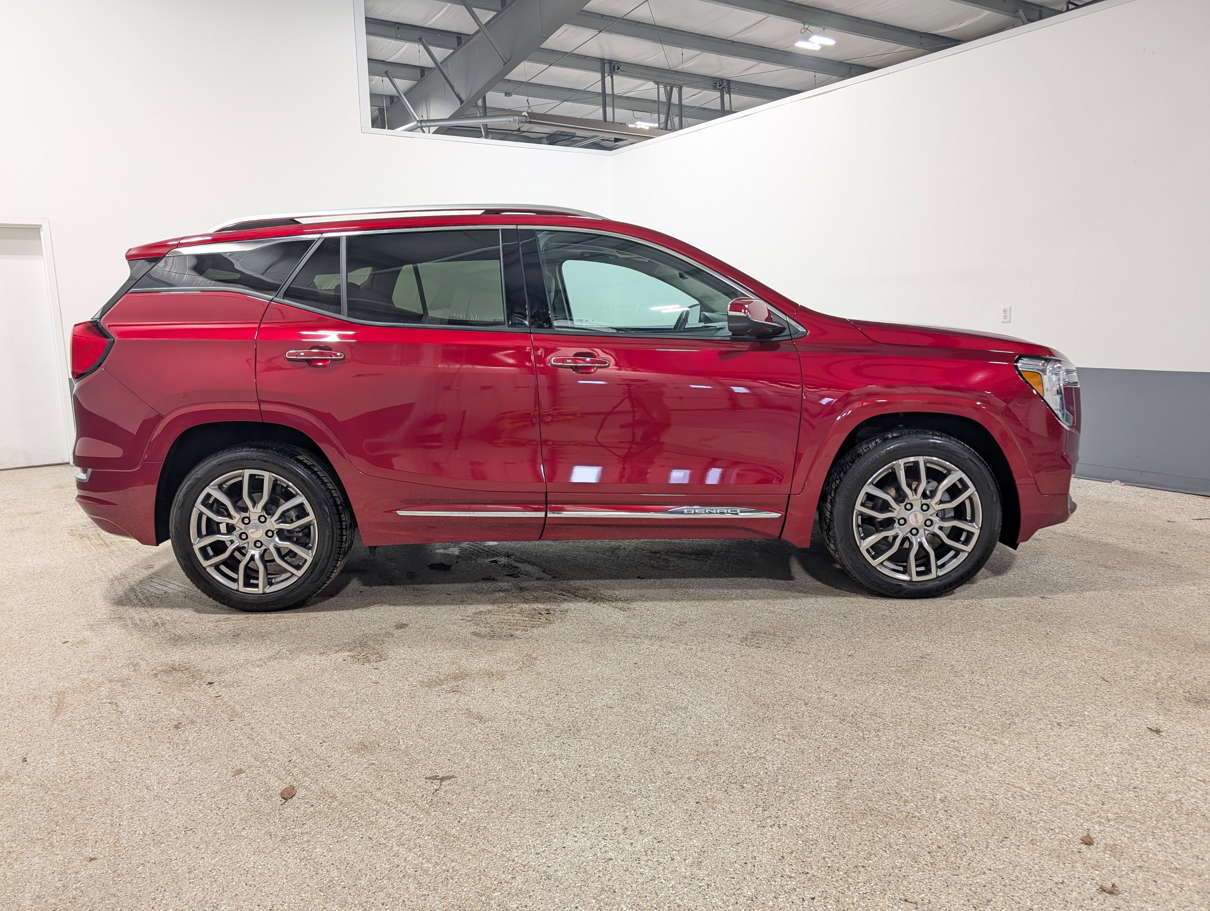 Used 2023 GMC Terrain Denali w/ Denali Premium Package image 2