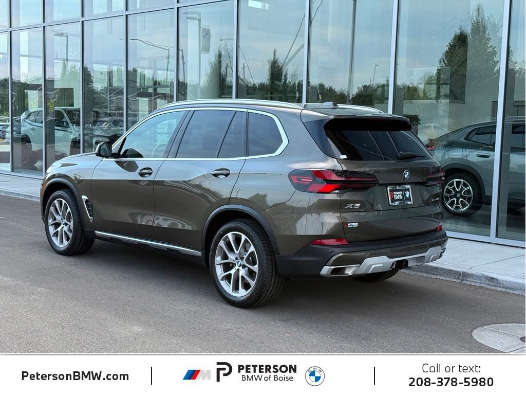 Used 2024 BMW X5 xDrive40i w/ Premium Package AWD/4WD image 3
