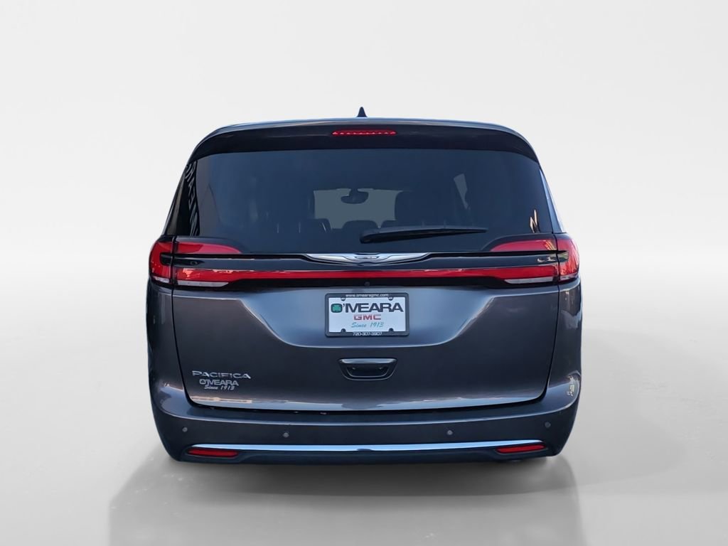 Used 2023 Chrysler Pacifica Touring-L image 4