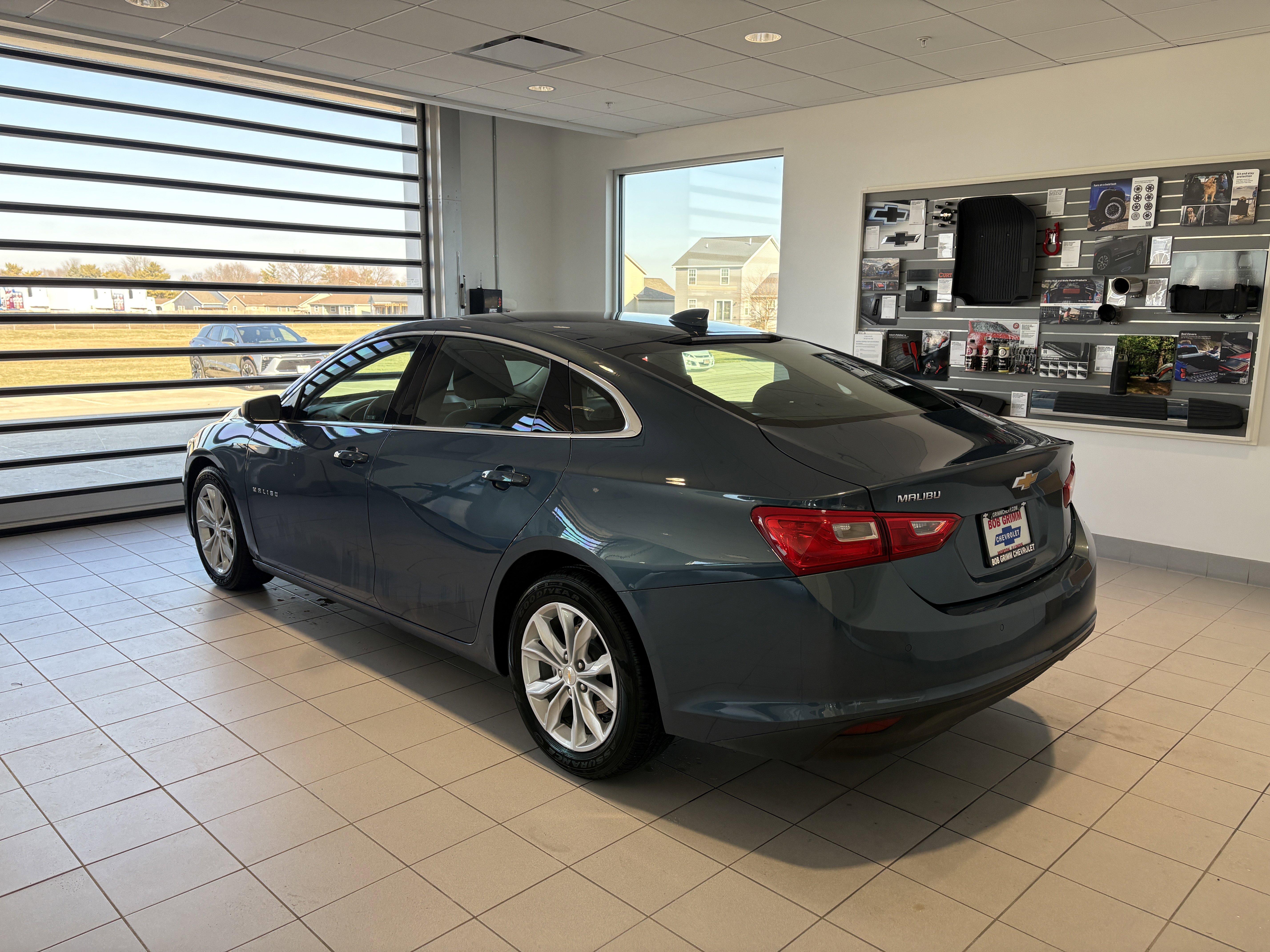 Used 2025 Chevrolet Malibu LT image 3
