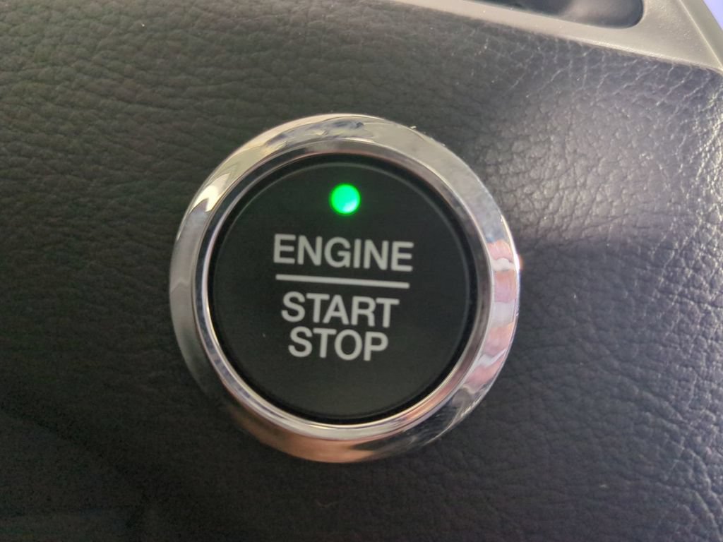 Used 2024 Ford Edge SEL AWD/4WD image 36