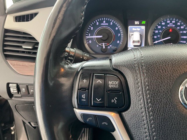 Used 2020 Toyota Sienna Limited Premium FWD image 10