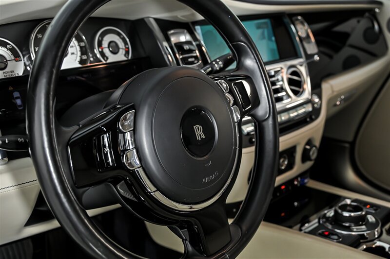 Used 2015 Rolls-Royce Wraith RWD image 21