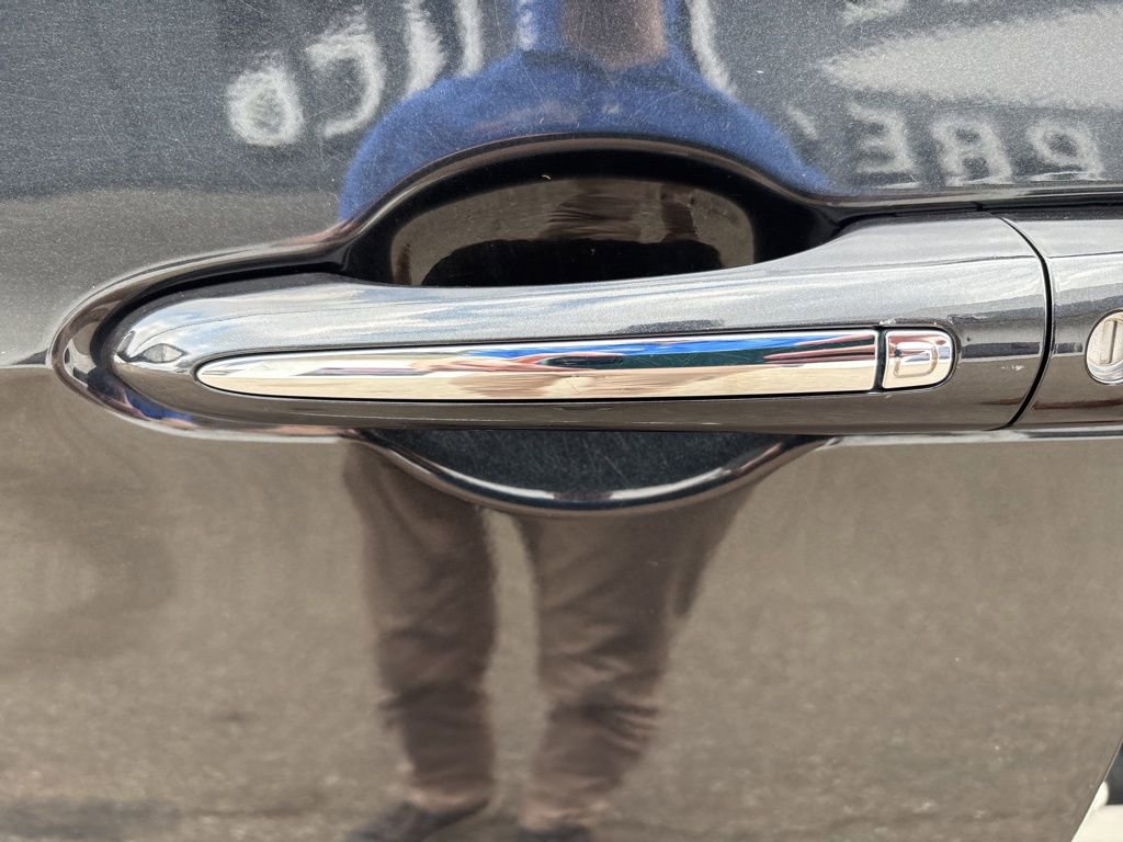 Used 2023 Chrysler Pacifica Limited image 14