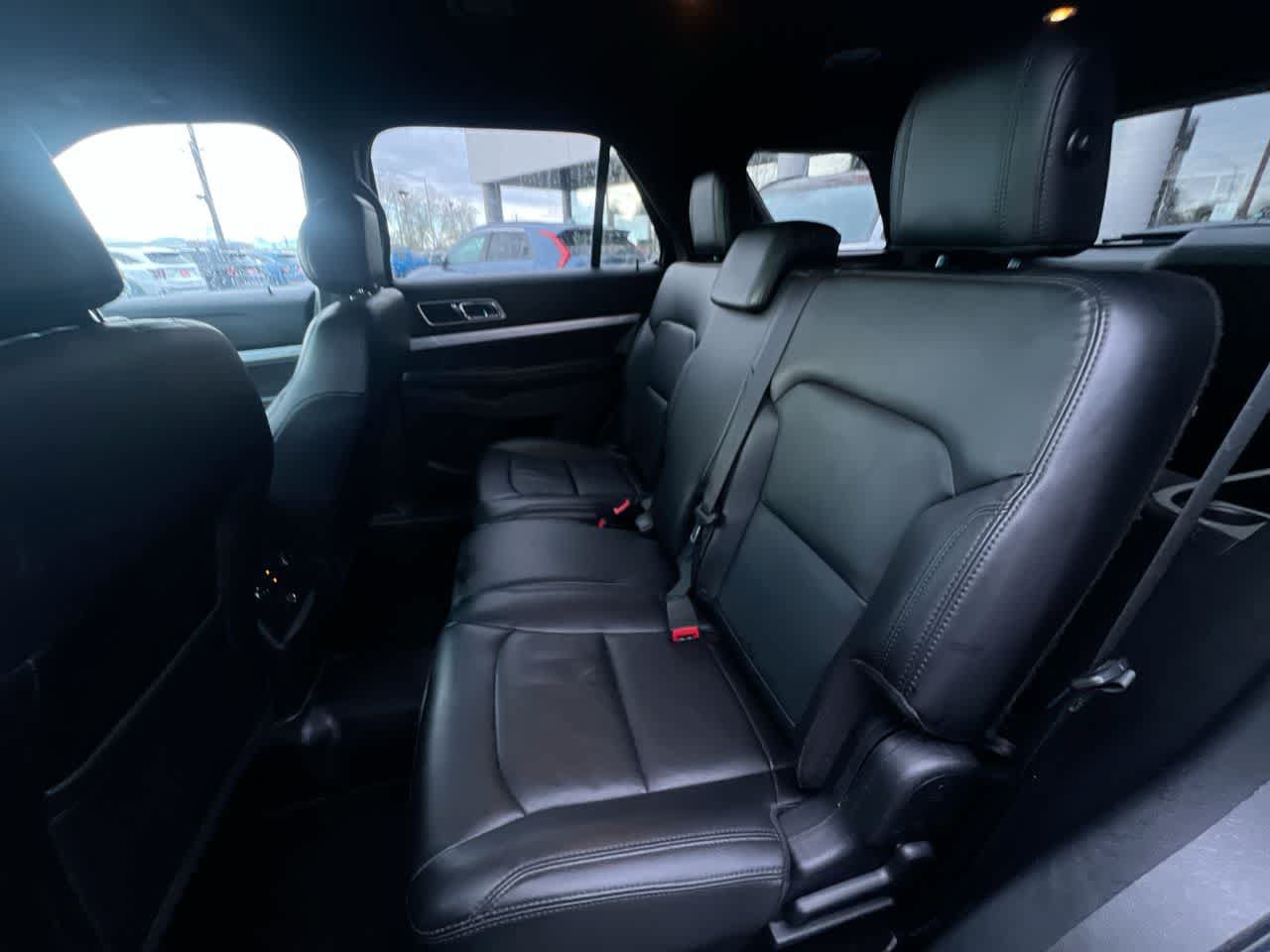 Used 2016 Ford Explorer XLT w/ Equipment Group 202A AWD/4WD image 23